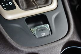 2014款Jeep自由光2.4L豪华版
