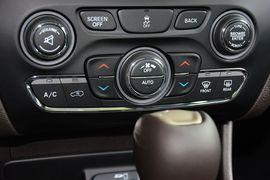 2014款Jeep自由光2.4L豪华版