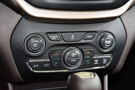 2014款Jeep自由光2.4L豪华版