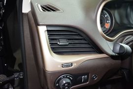 2014款Jeep自由光2.4L豪华版