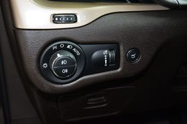 2014款Jeep自由光2.4L豪华版