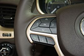   2014款Jeep自由光2.4L豪华版