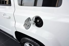 2014款Jeep自由客2.0L运动版