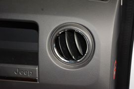 2014款Jeep自由客2.0L运动版