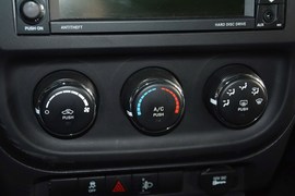 2014款Jeep自由客2.0L运动版