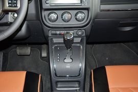 2014款Jeep自由客2.0L运动版