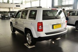 2014款Jeep自由客2.0L运动版