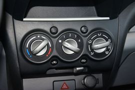 2013款长安铃木奥拓1.0L手动豪华型