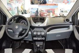 2013款长安铃木奥拓1.0L手动豪华型