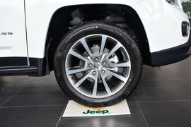 2014款Jeep指南者2.4L