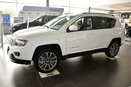 2014款Jeep指南者2.4L