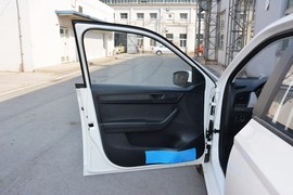 2015款斯柯达晶锐1.4L自动前行版