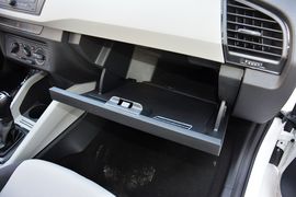 2015款斯柯达晶锐1.4L自动前行版