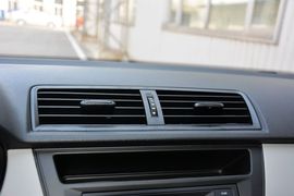 2015款斯柯达晶锐1.4L自动前行版