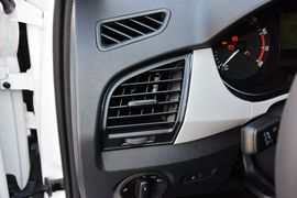 2015款斯柯达晶锐1.4L自动前行版