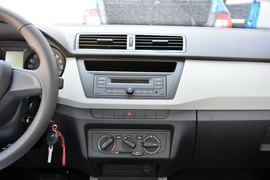 2015款斯柯达晶锐1.4L自动前行版