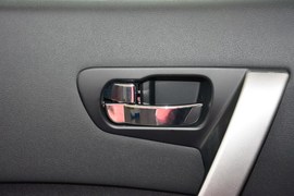 2012款日产逍客2.0XL火CVT两驱