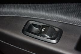 2013款福特嘉年华两厢1.5L自动时尚型