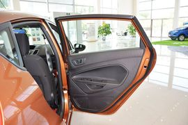 2013款福特嘉年华两厢1.5L自动时尚型