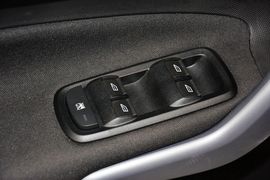 2013款福特嘉年华两厢1.5L自动时尚型