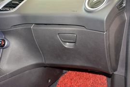 2013款福特嘉年华两厢1.5L自动时尚型