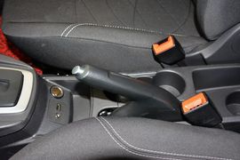 2013款福特嘉年华两厢1.5L自动时尚型