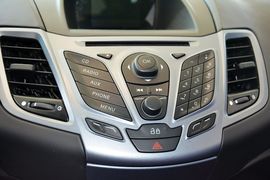 2013款福特嘉年华两厢1.5L自动时尚型