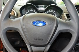 2013款福特嘉年华两厢1.5L自动时尚型