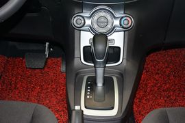 2013款福特嘉年华两厢1.5L自动时尚型