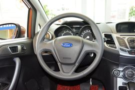 2013款福特嘉年华两厢1.5L自动时尚型