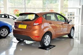 2013款福特嘉年华两厢1.5L自动时尚型