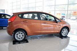 2013款福特嘉年华两厢1.5L自动时尚型