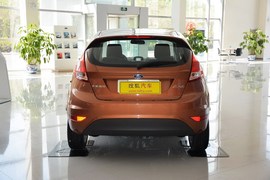 2013款福特嘉年华两厢1.5L自动时尚型