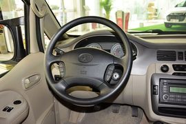 2011款江淮瑞风2.4L一家亲