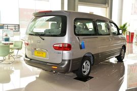 2011款江淮瑞风2.4L一家亲