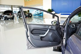 2013款福特嘉年华两厢1.5L自动时尚型