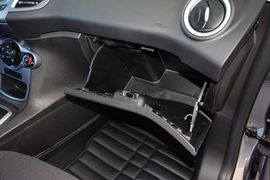 2013款福特嘉年华两厢1.5L自动时尚型