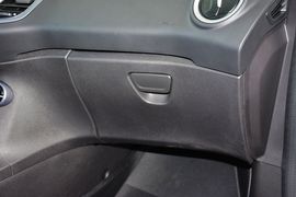 2013款福特嘉年华两厢1.5L自动时尚型