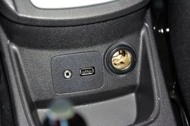 2013款福特嘉年华两厢1.5L自动时尚型