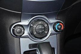 2013款福特嘉年华两厢1.5L自动时尚型