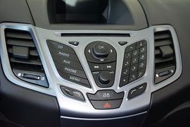 2013款福特嘉年华两厢1.5L自动时尚型