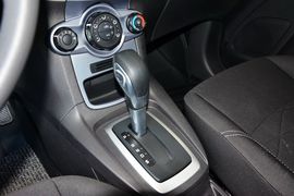 2013款福特嘉年华两厢1.5L自动时尚型