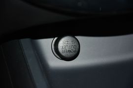 2014款日产骐达1.6L