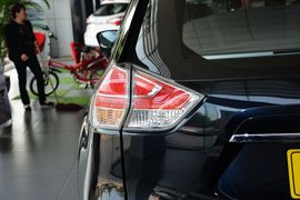2014款日产奇骏2.0L