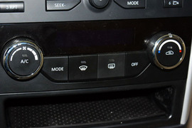 2015款北汽绅宝D20三厢1.5L自动乐尚版