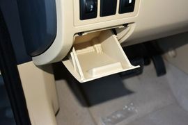 2015款北汽绅宝D20三厢1.5L自动乐尚版