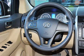 2015款北汽绅宝D20三厢1.5L自动乐尚版