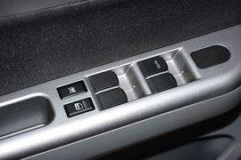 2014款铃木雨燕1.3L手动标准型