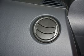 2014款铃木雨燕1.3L手动标准型