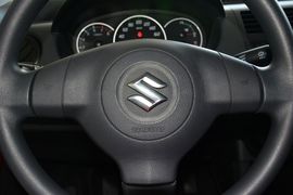 2014款铃木雨燕1.3L手动标准型